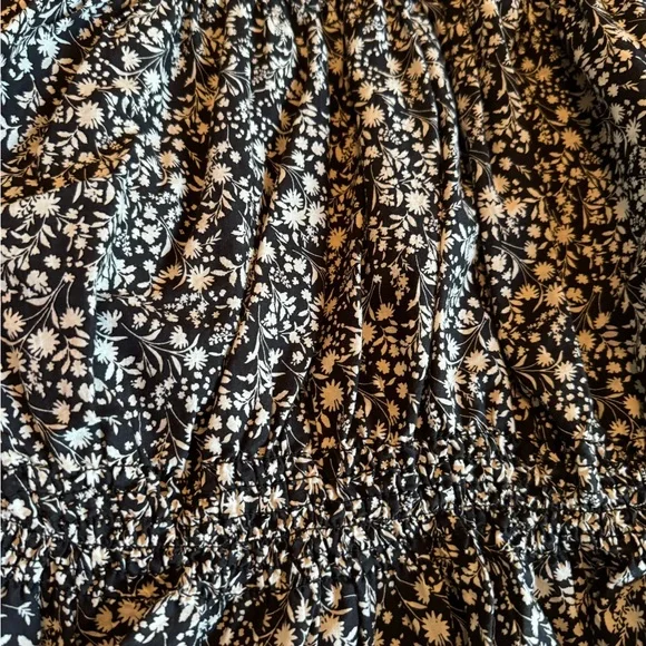 Universal Thread floral ditsy blouse - Picture 2 of 2